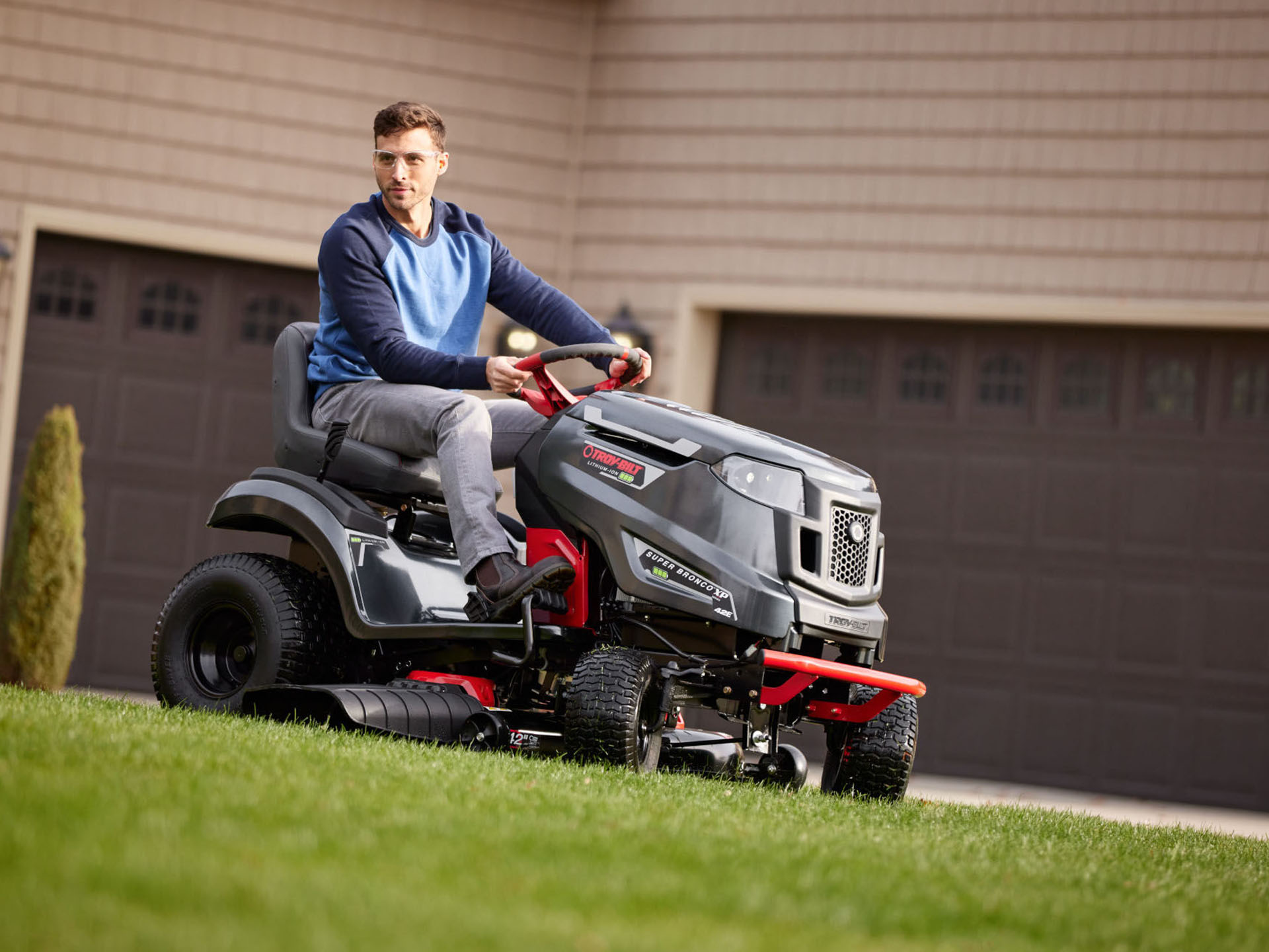 2024 TROY-Bilt Super Bronco 42E XP 42 in. Lithium Ion 56V in Millerstown, Pennsylvania - Photo 17